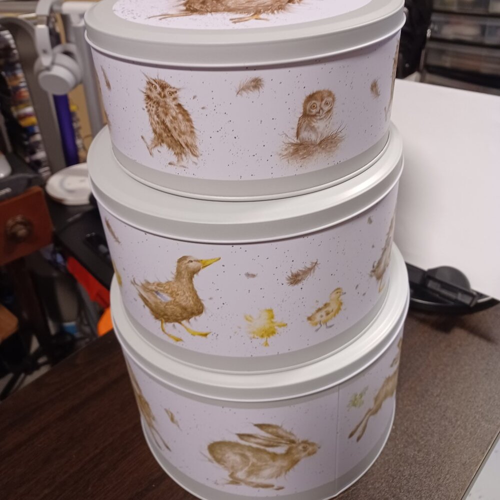 UK WRENDALE DESIGNS The Country Set' Set of 3 Cake Tins - Like New - Never Used!